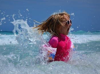 GLI OCCHIALI DA SOLE PER I BAMBINI. L’IMPORTANZA DELLA PREVENZIONE.